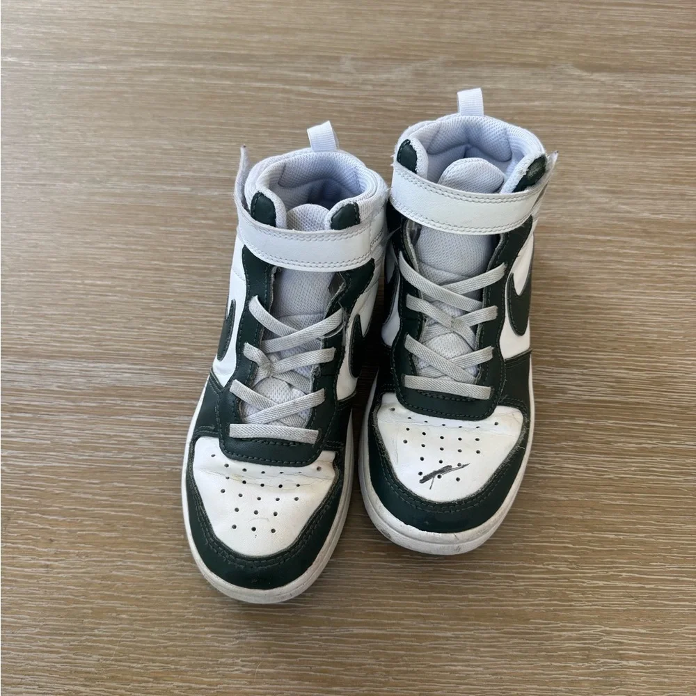 Nike boys Court Borough Mid 2 High Top Velcro strap Sneaker shoes size 1 big kid - Picture 2 of 8